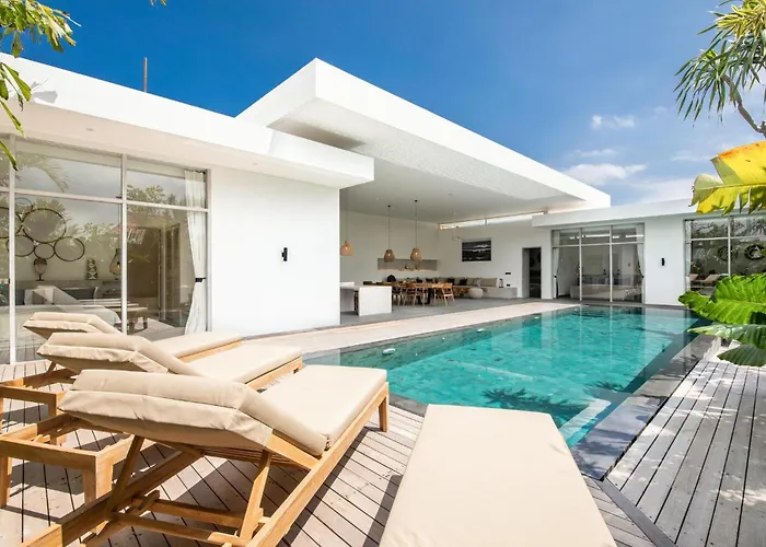 Modern 4 Bedroom Villa Heart Of Canggu 800M To Beach Villa *