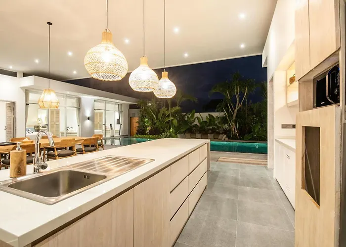 Modern 4 Bedroom Villa Heart Of Canggu 800M To Beach *
