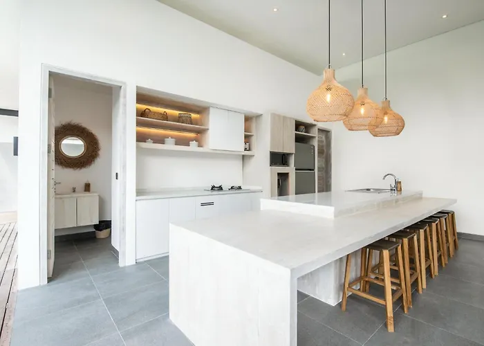 Modern 4 Bedroom Villa Heart Of Canggu 800M To Beach Villa *