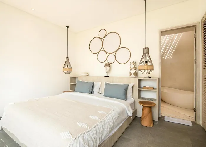 Modern 4 Bedroom Villa Heart Of Canggu 800M To Beach Canggu (Bali)