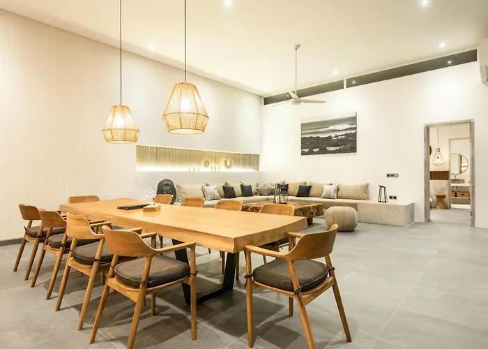 Modern 4 Bedroom Villa Heart Of Canggu 800M To Beach Villa Canggu (Bali)