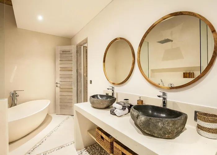 Modern 4 Bedroom Villa Heart Of Canggu 800M To Beach Villa