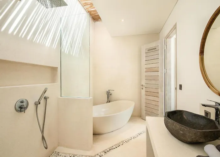 Modern 4 Bedroom Villa Heart Of Canggu 800M To Beach Villa *