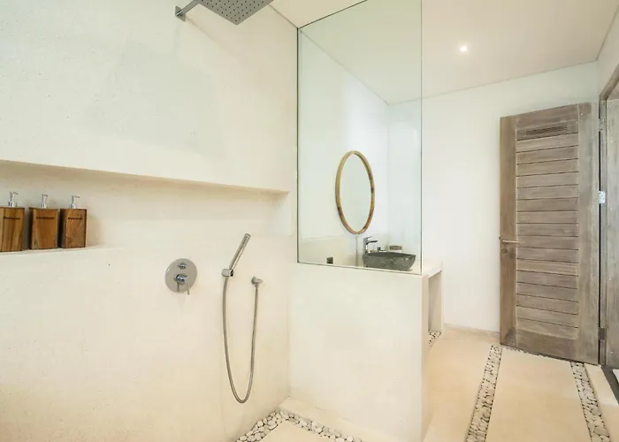 Modern 4 Bedroom Villa Heart Of Canggu 800M To Beach *
